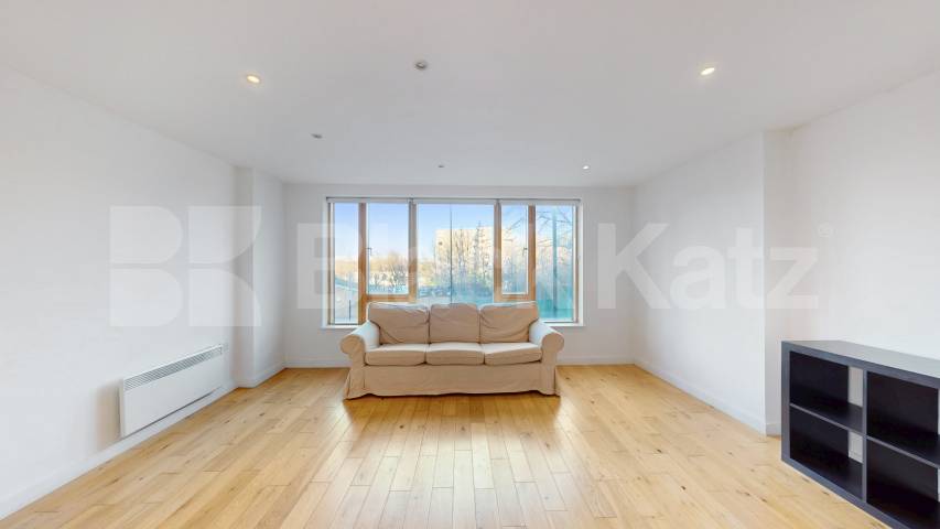 2 bedroom 2 bathroom modern apartment located close to a Piccadilly line station York Way, Camden Borders 